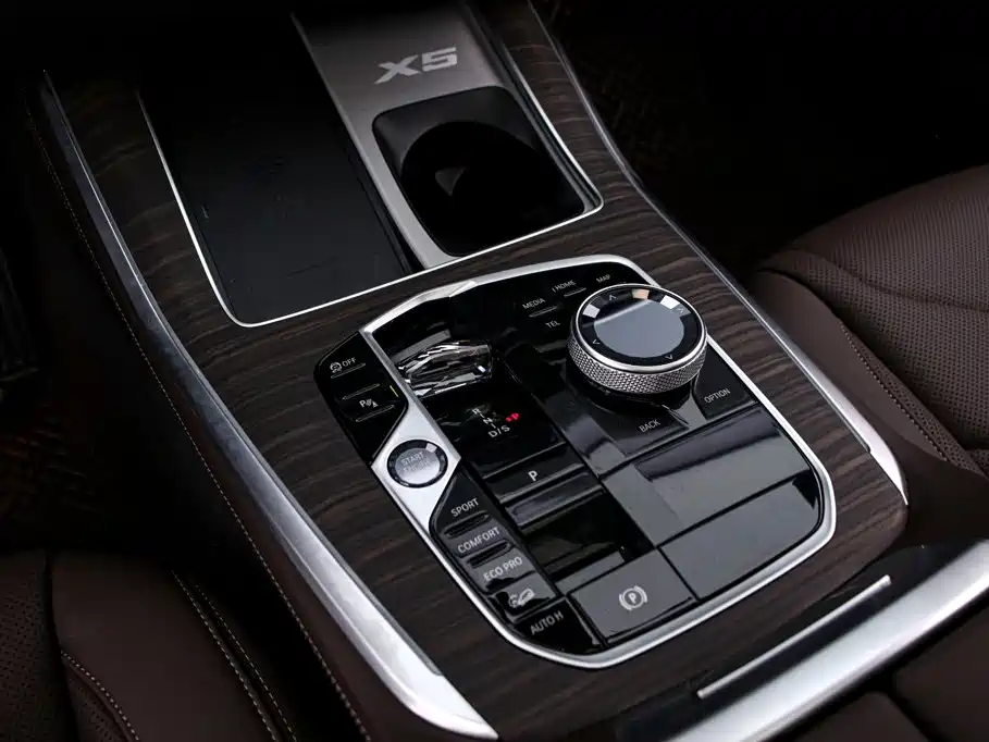 BMW X5 — фото 10