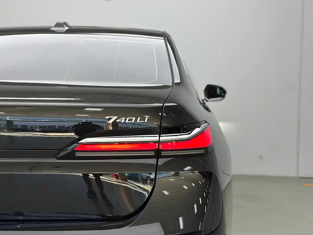 BMW 7 Series — фото 13