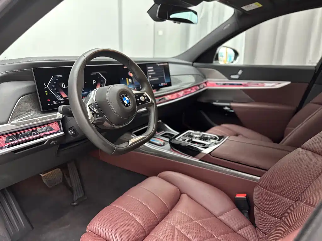 BMW 7 Series — фото 14