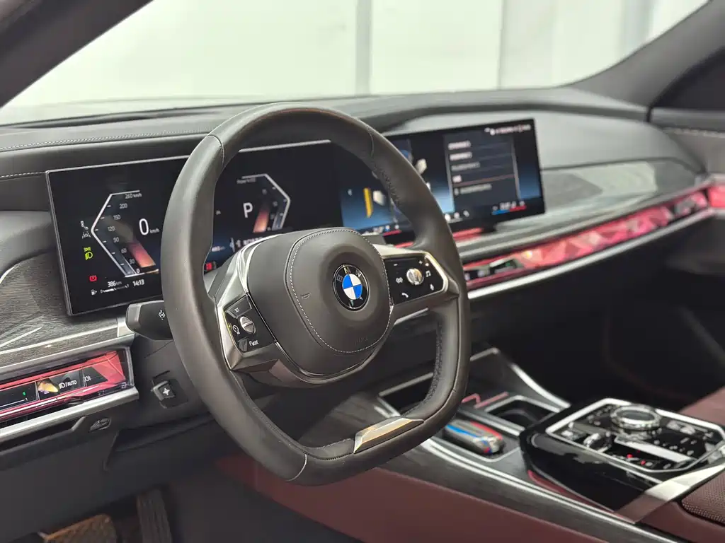 BMW 7 Series — фото 15