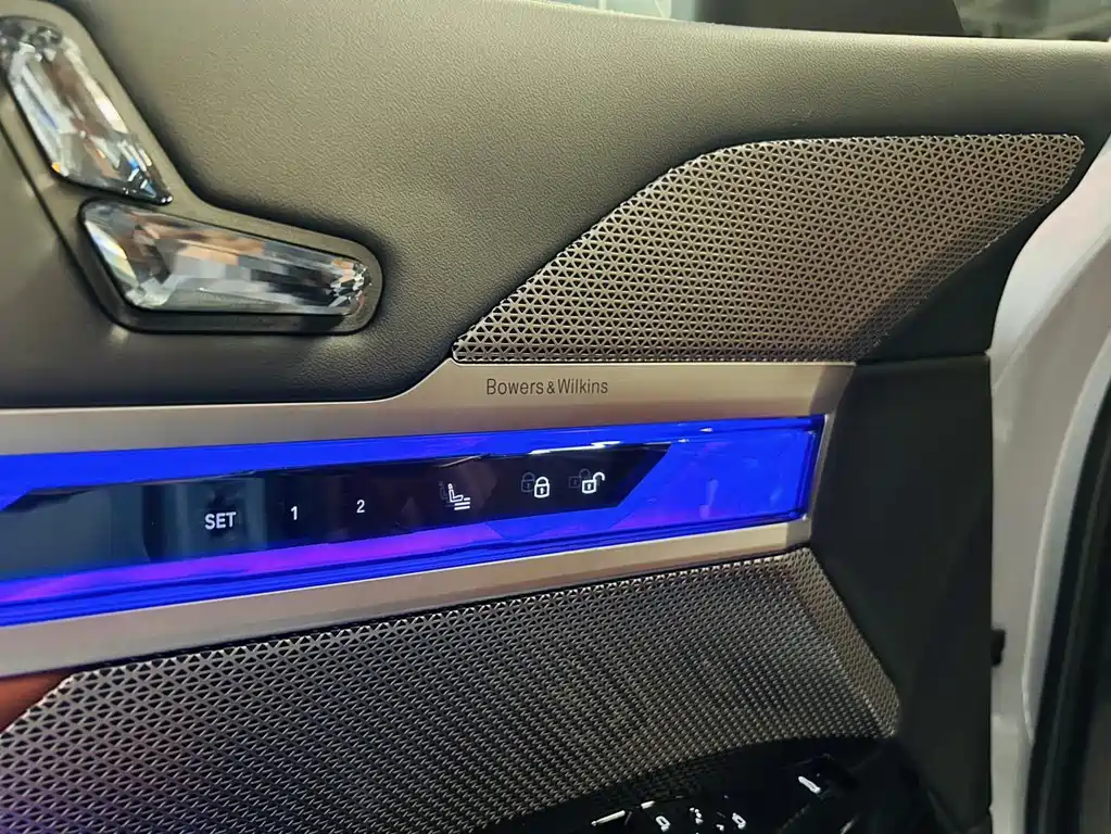 BMW 7 Series — фото 11