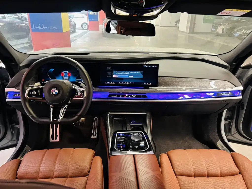 BMW 7 Series — фото 13