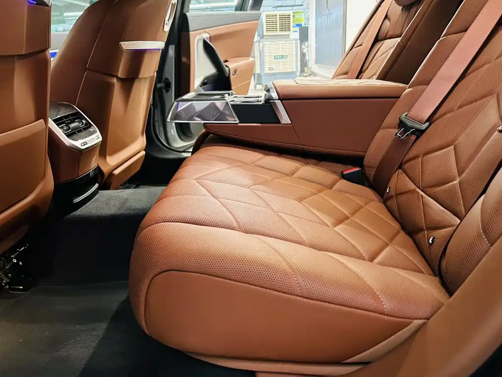 BMW 7 Series — фото 16