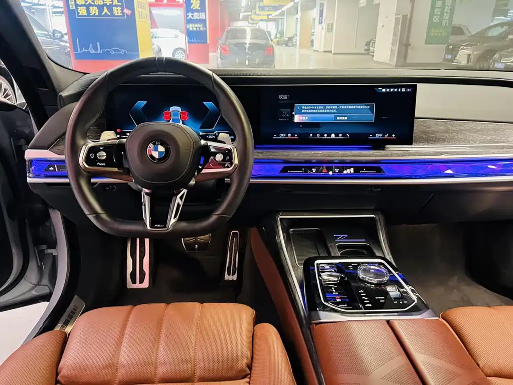 BMW 7 Series — фото 18