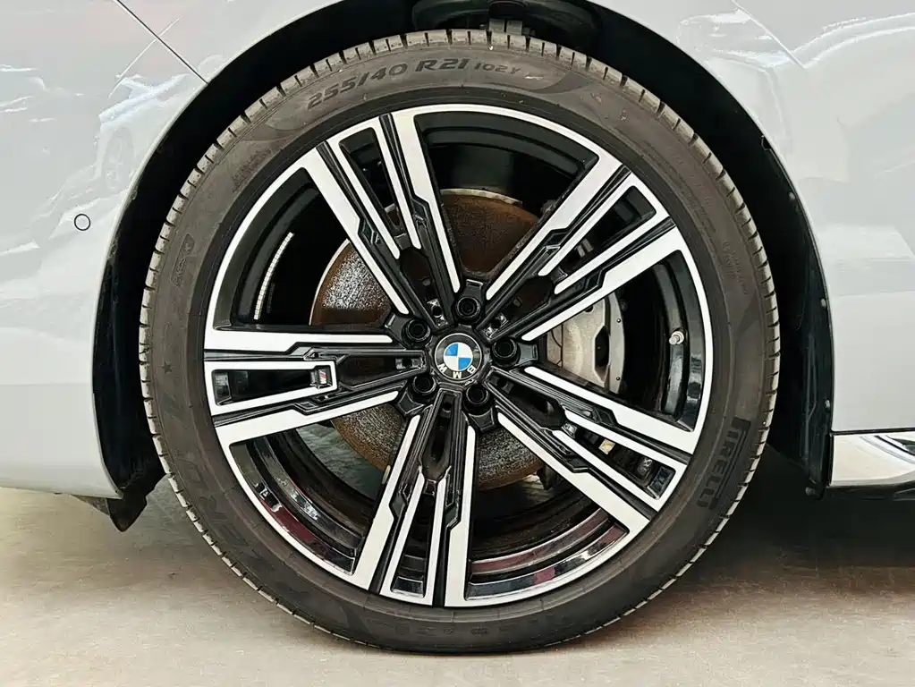 BMW 7 Series — фото 26