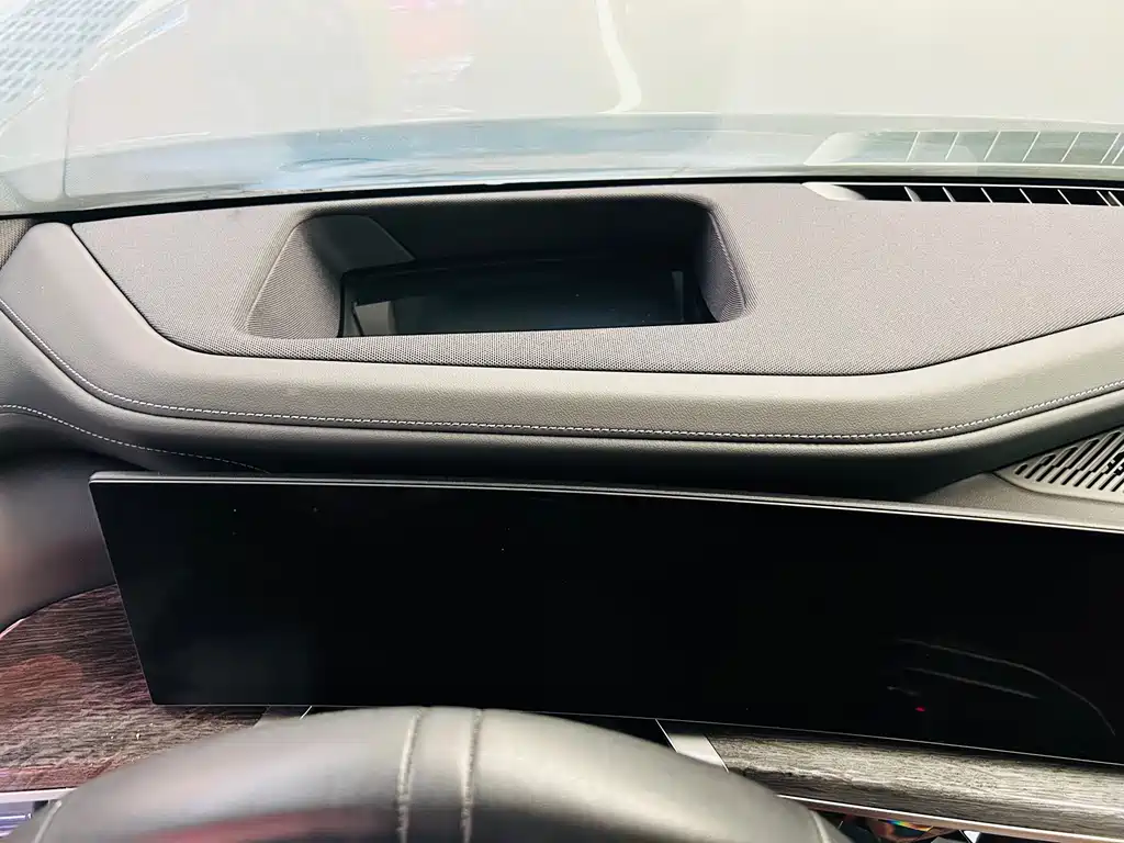 BMW 7 Series — фото 27