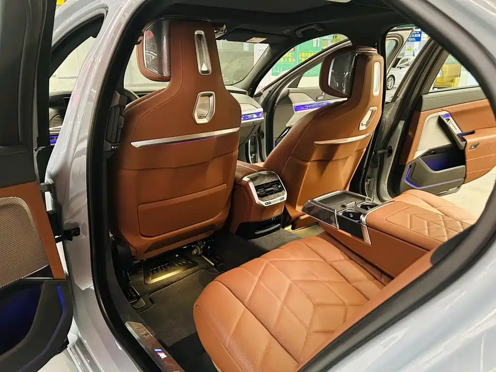 BMW 7 Series — фото 10