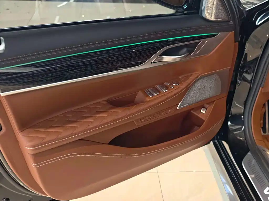 BMW 7 Series — фото 13