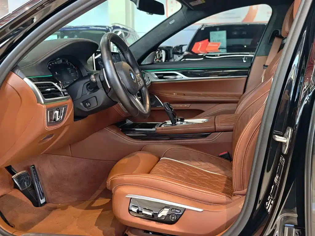 BMW 7 Series — фото 15