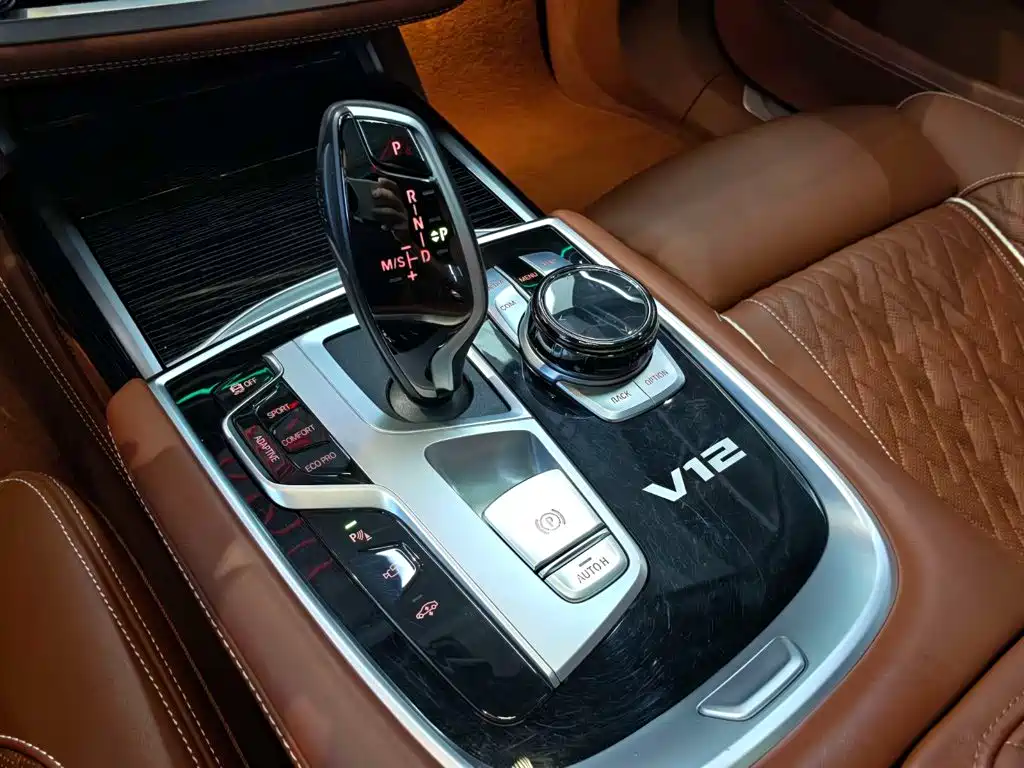 BMW 7 Series — фото 18