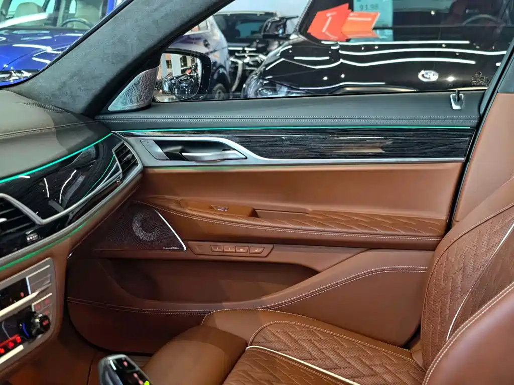 BMW 7 Series — фото 26