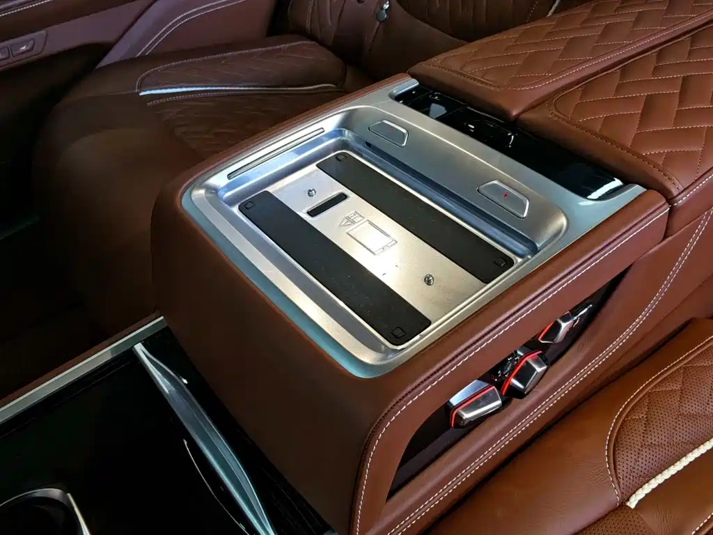 BMW 7 Series — фото 29
