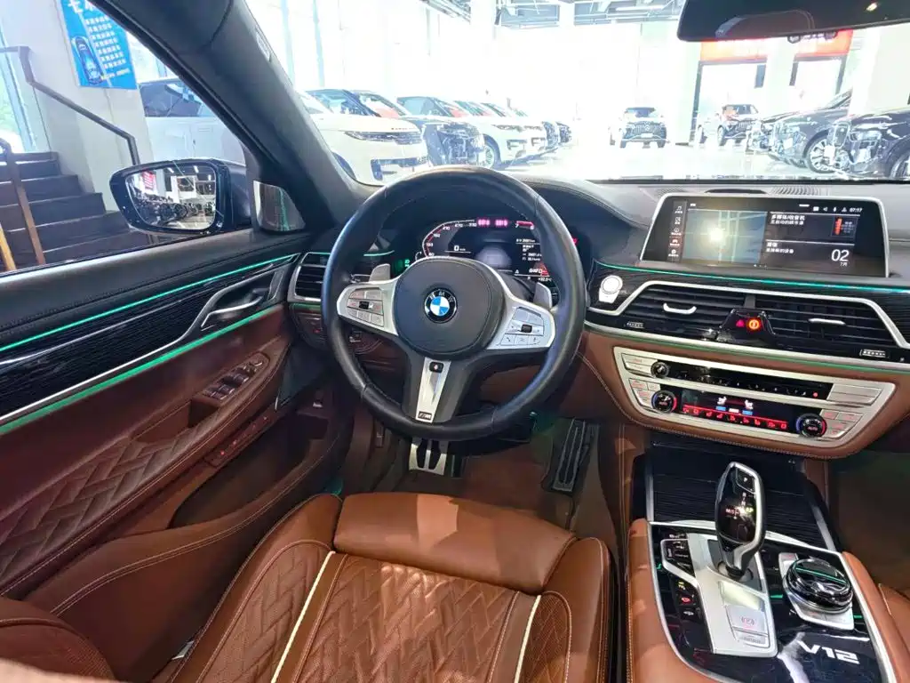 BMW 7 Series — фото 34