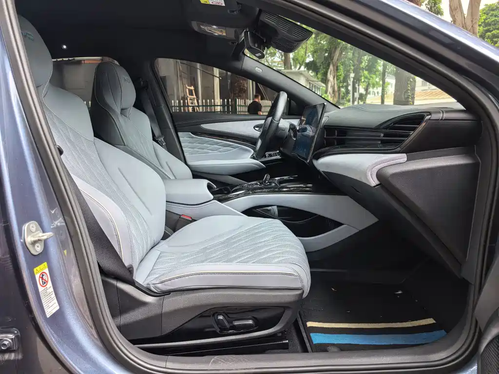 BYD Seal — фото 10