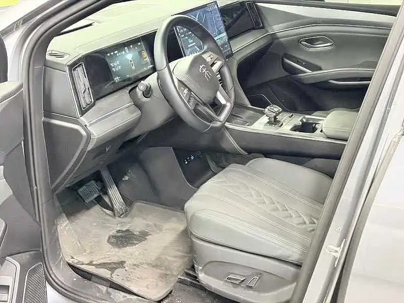 BYD L DM-i — фото 3