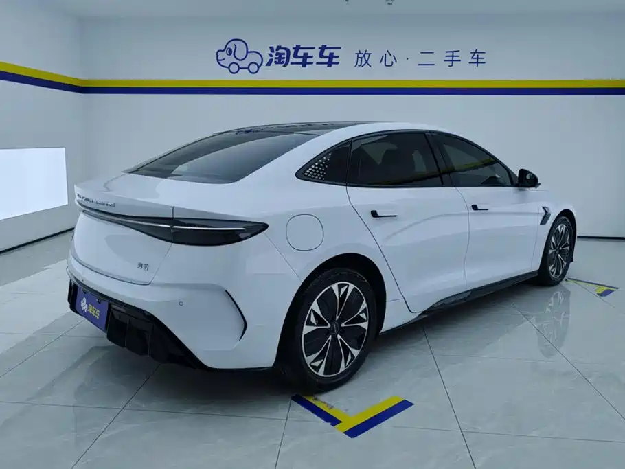 BYD Seal — фото 3