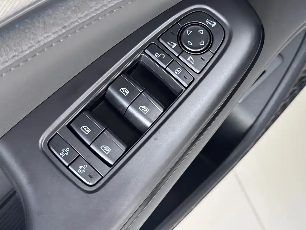 BYD Seal 07 DM-i — фото 15