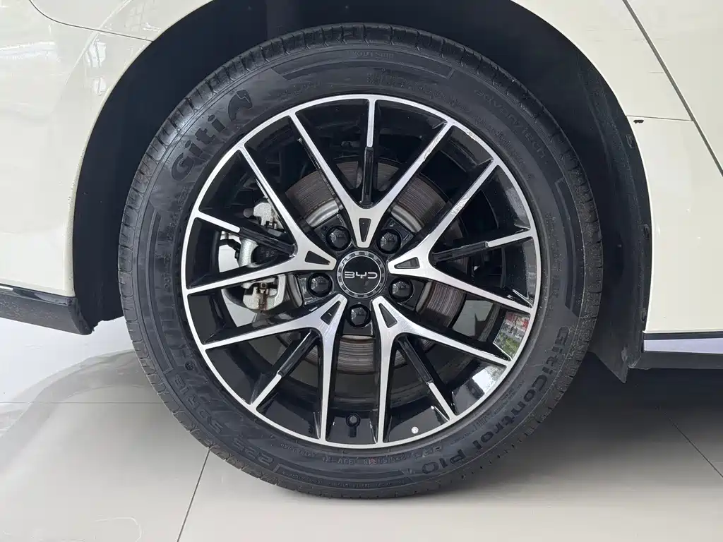 BYD Seal 07 DM-i — фото 9