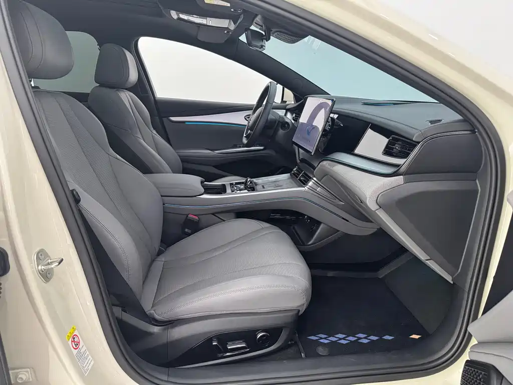 BYD Seal 07 DM-i — фото 10