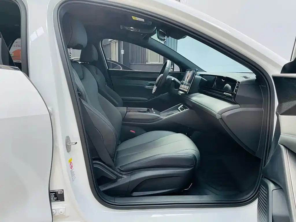 BYD Qin L — фото 25