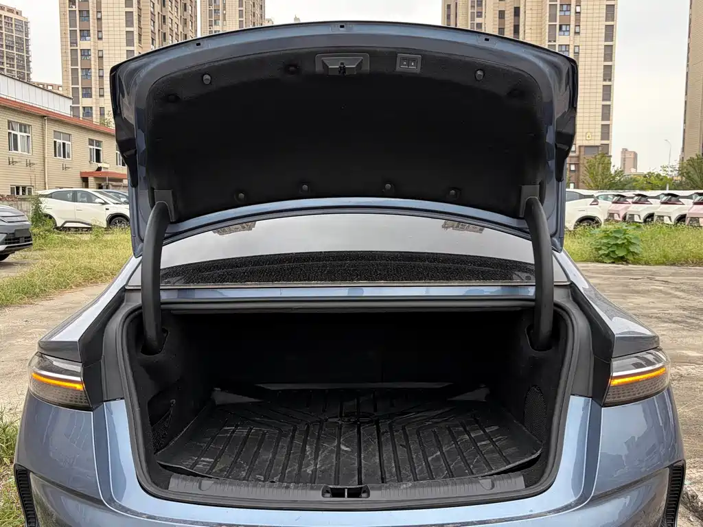 BYD Seal — фото 13