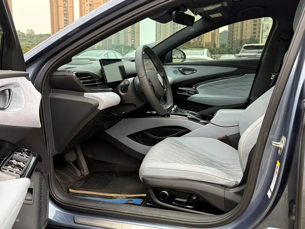 BYD Seal — фото 14