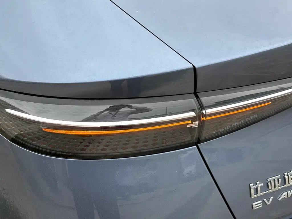 BYD Seal — фото 10