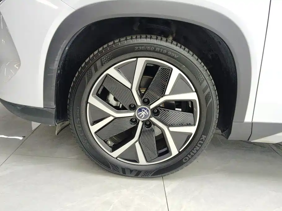 BYD L DM-i — фото 6
