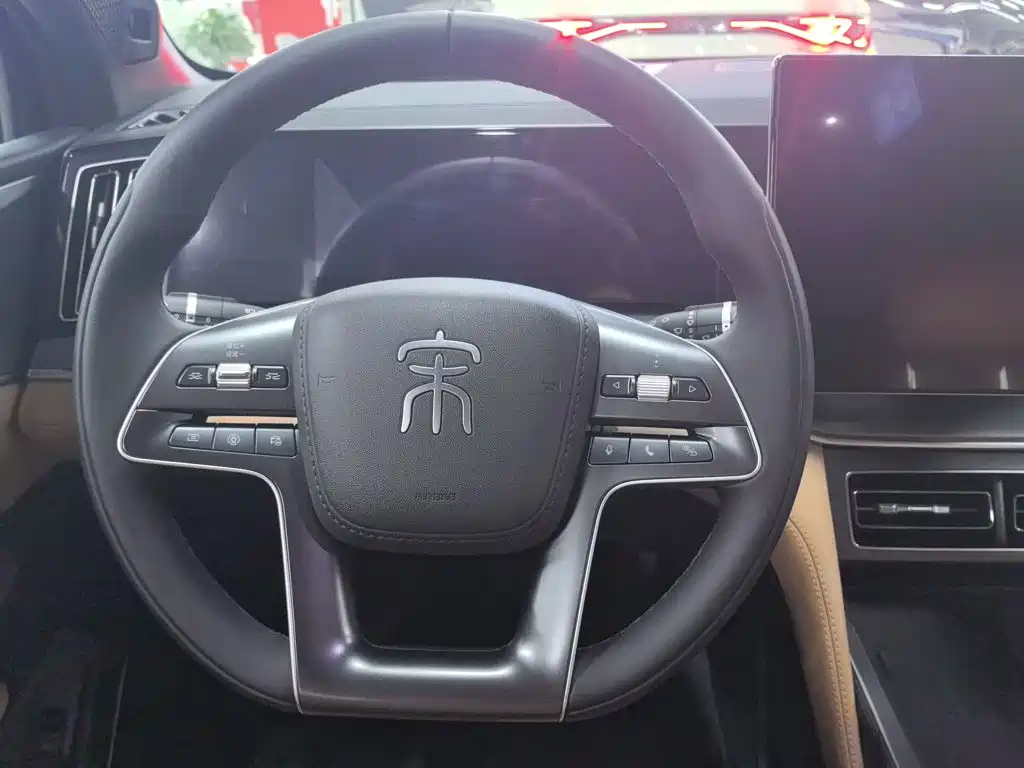 BYD L DM-i — фото 3