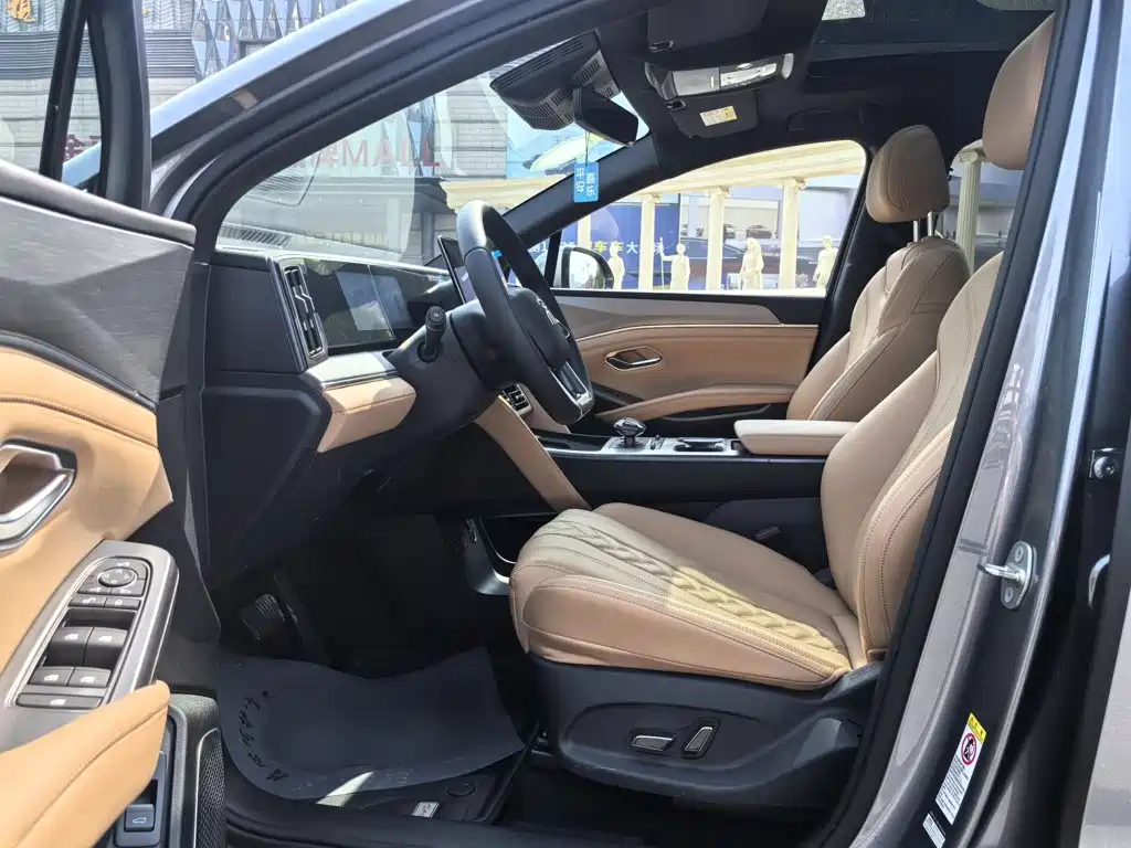 BYD L DM-i — фото 8