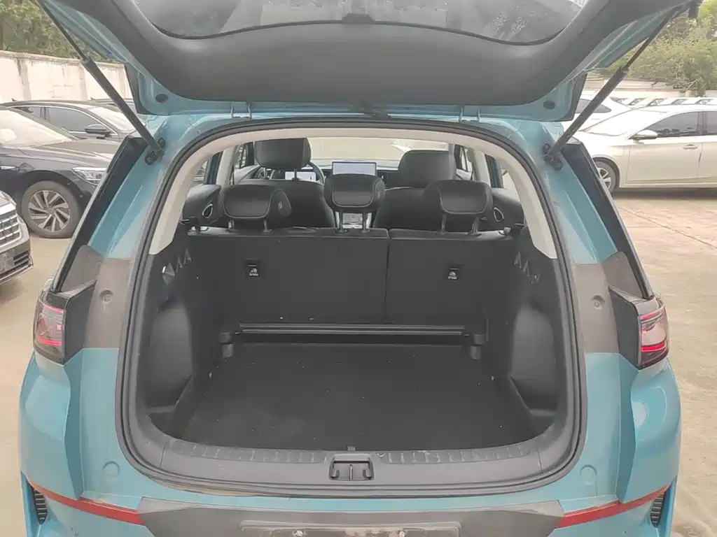 BYD Sealion 05 EV — фото 19