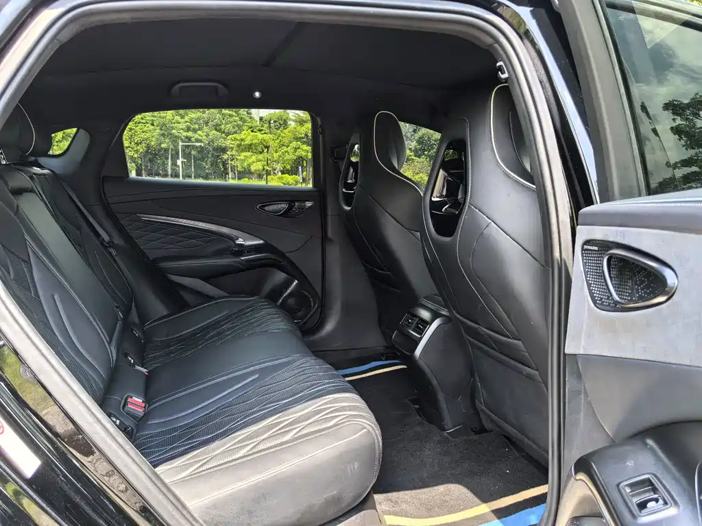 BYD Seal — фото 8