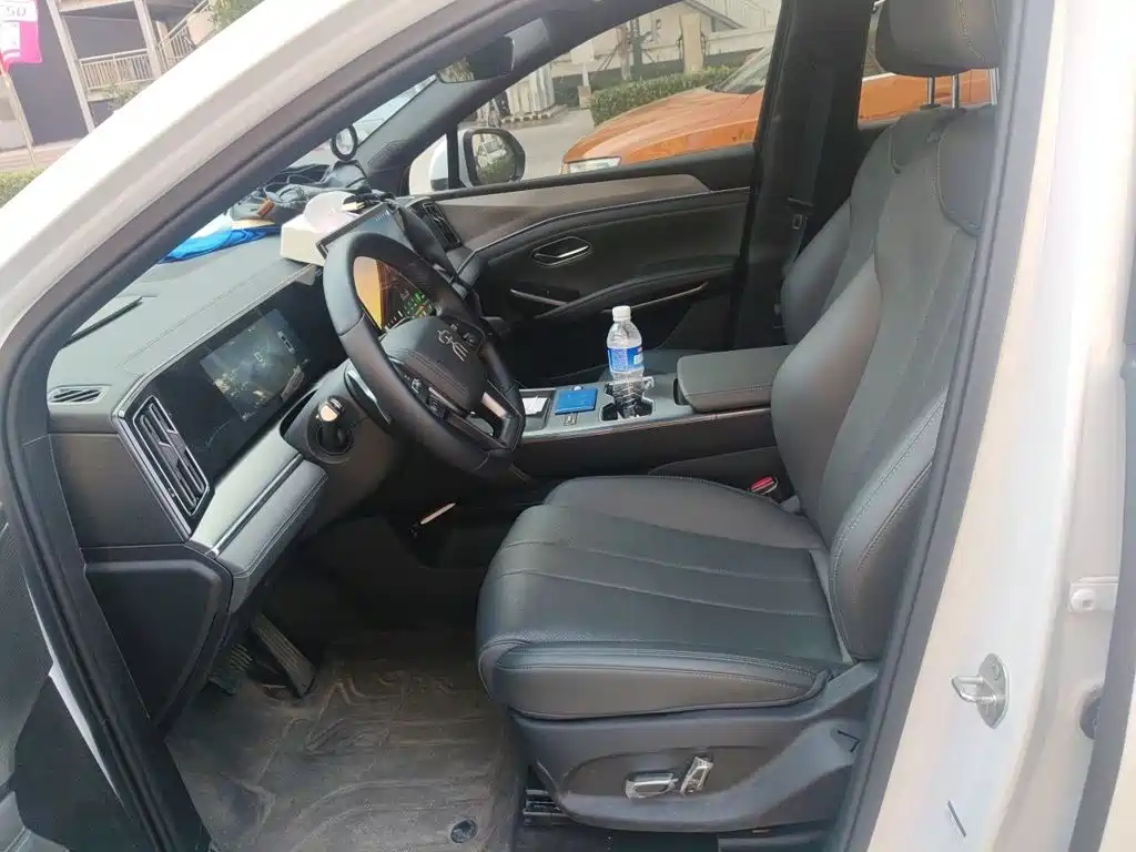 BYD L DM-i — фото 11