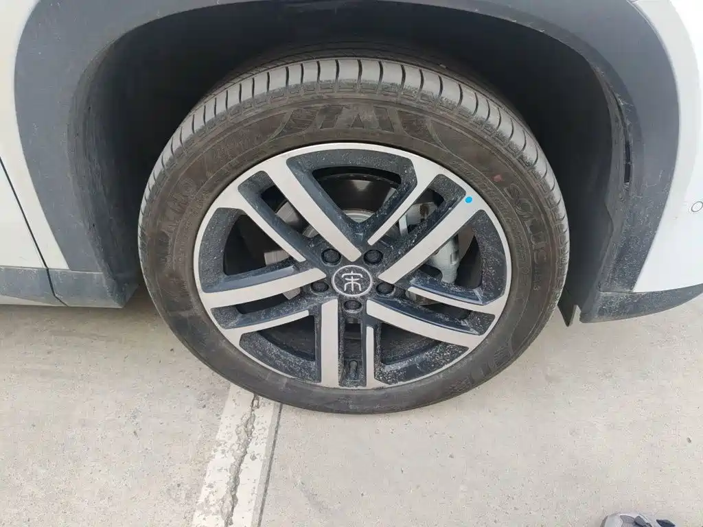 BYD L DM-i — фото 25