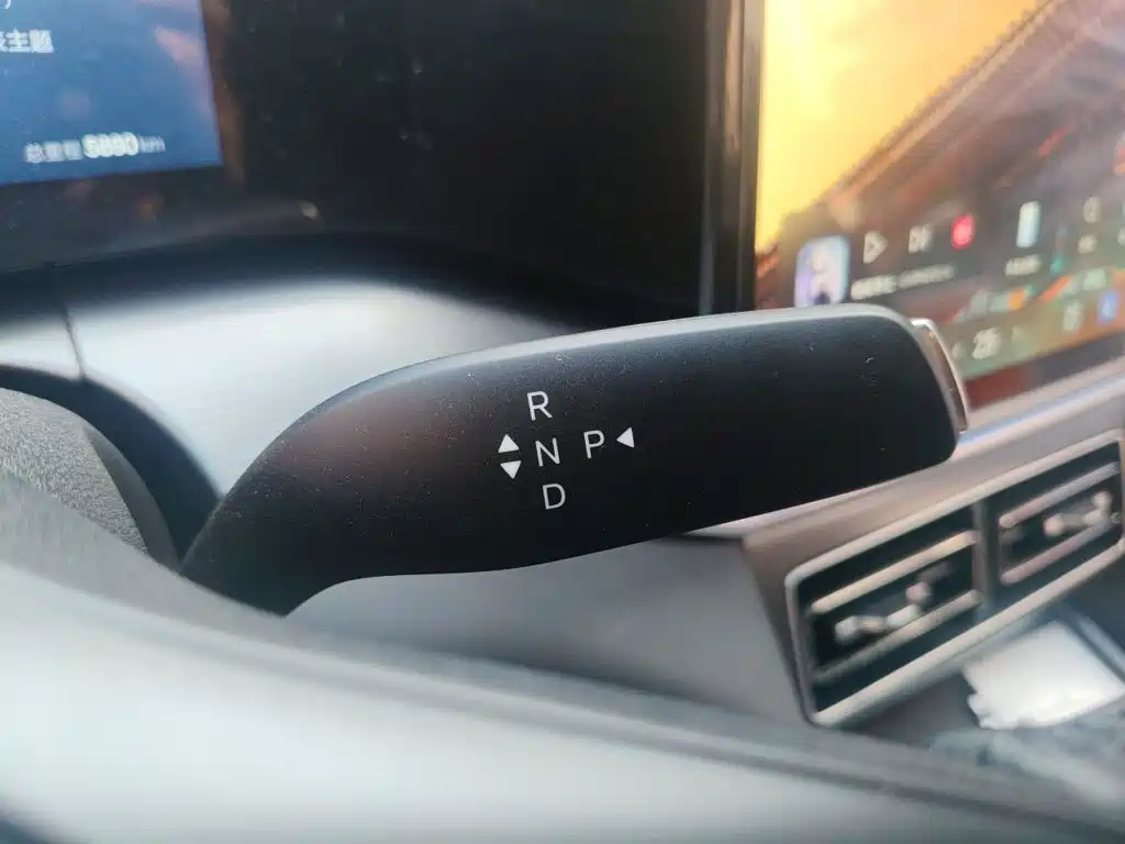 BYD L DM-i — фото 10