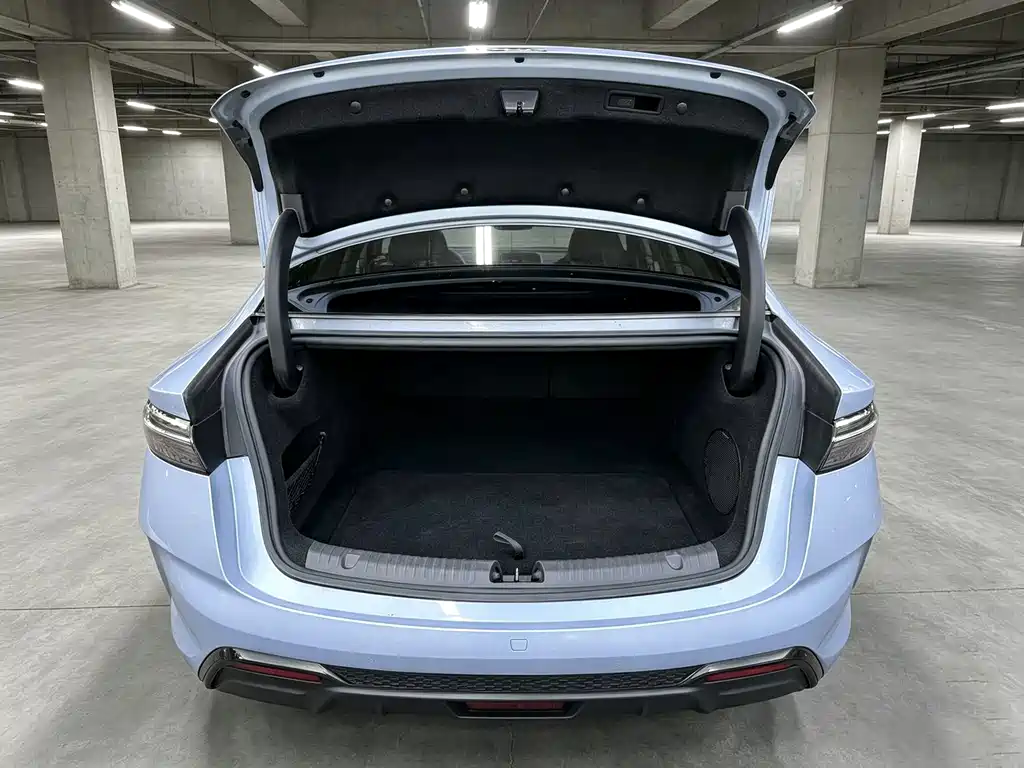 BYD Seal — фото 10