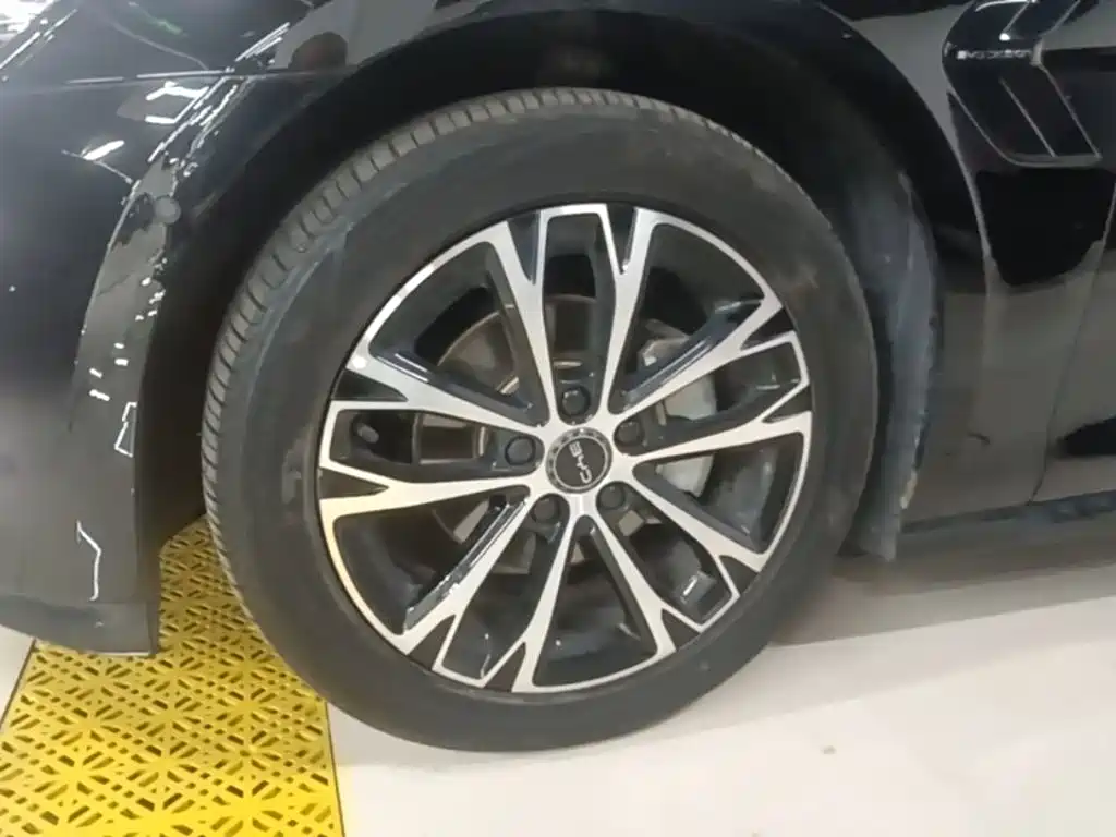 BYD Seal — фото 23