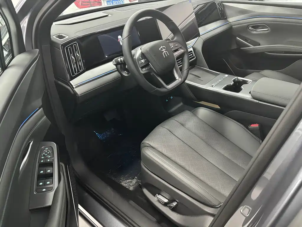 BYD L DM-i — фото 8