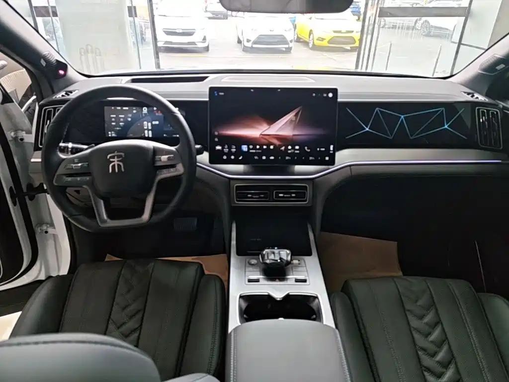 BYD L DM-i — фото 10