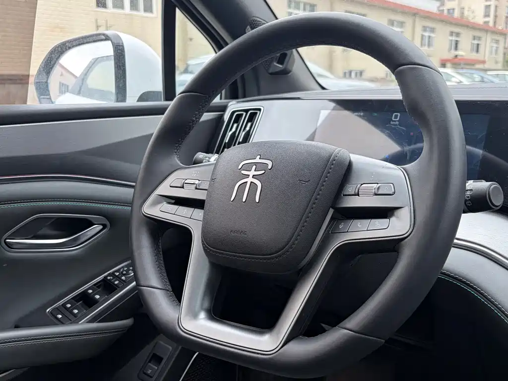 BYD L DM-i — фото 18