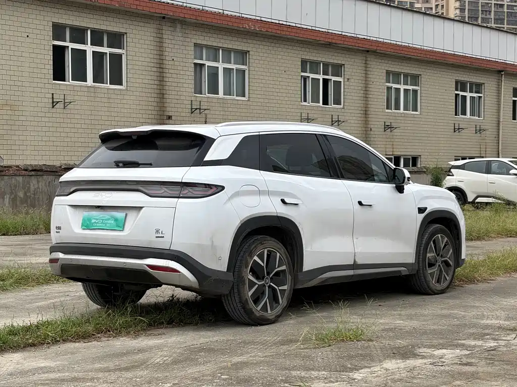 BYD L DM-i — фото 4
