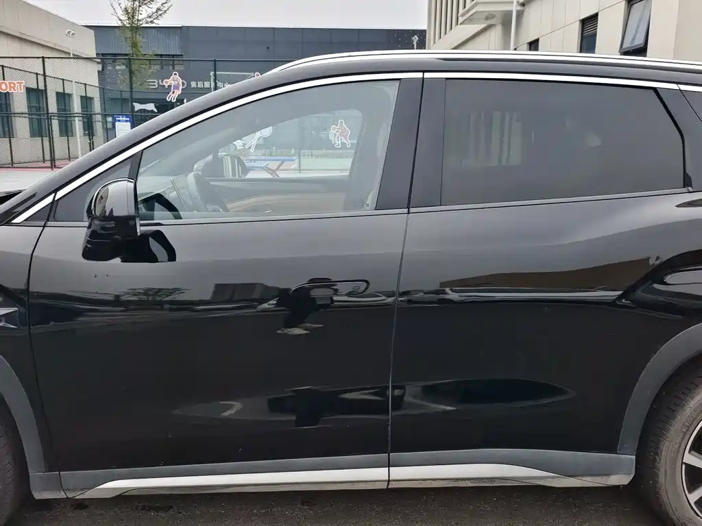 BYD L DM-i — фото 19