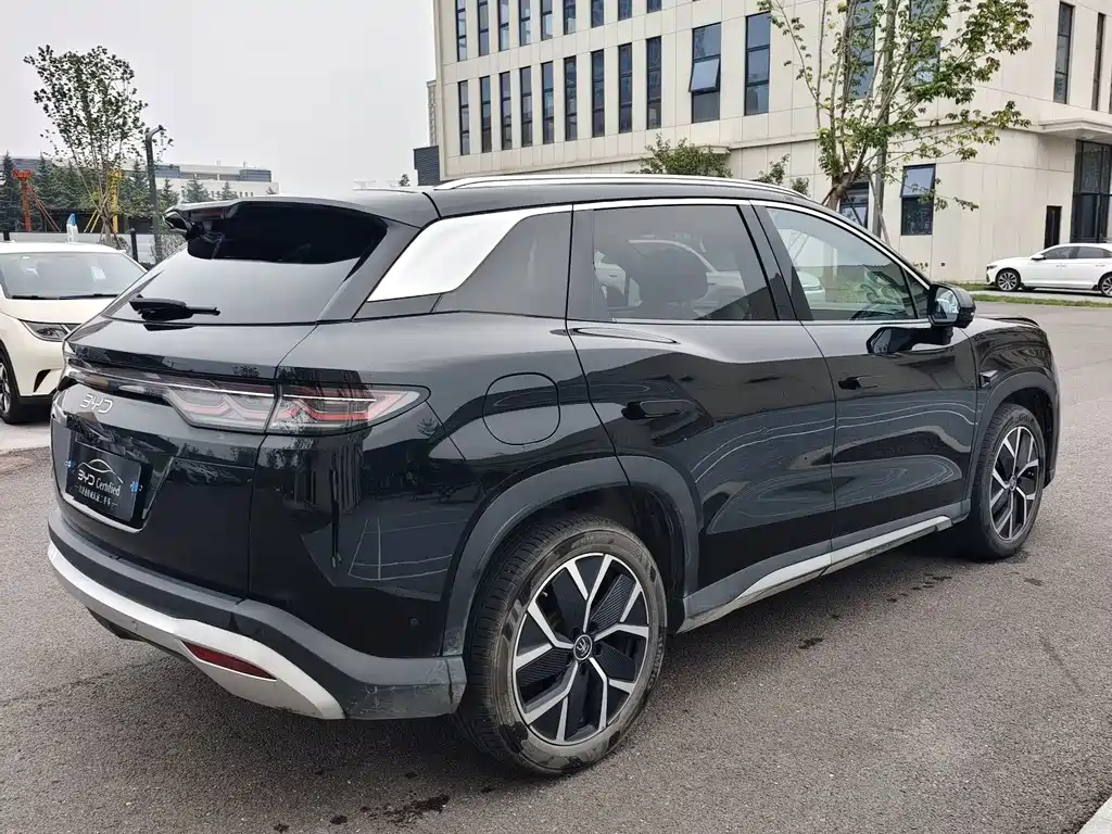 BYD L DM-i — фото 9