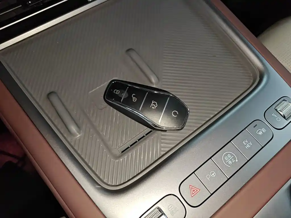 BYD Seal 07 DM-i — фото 9