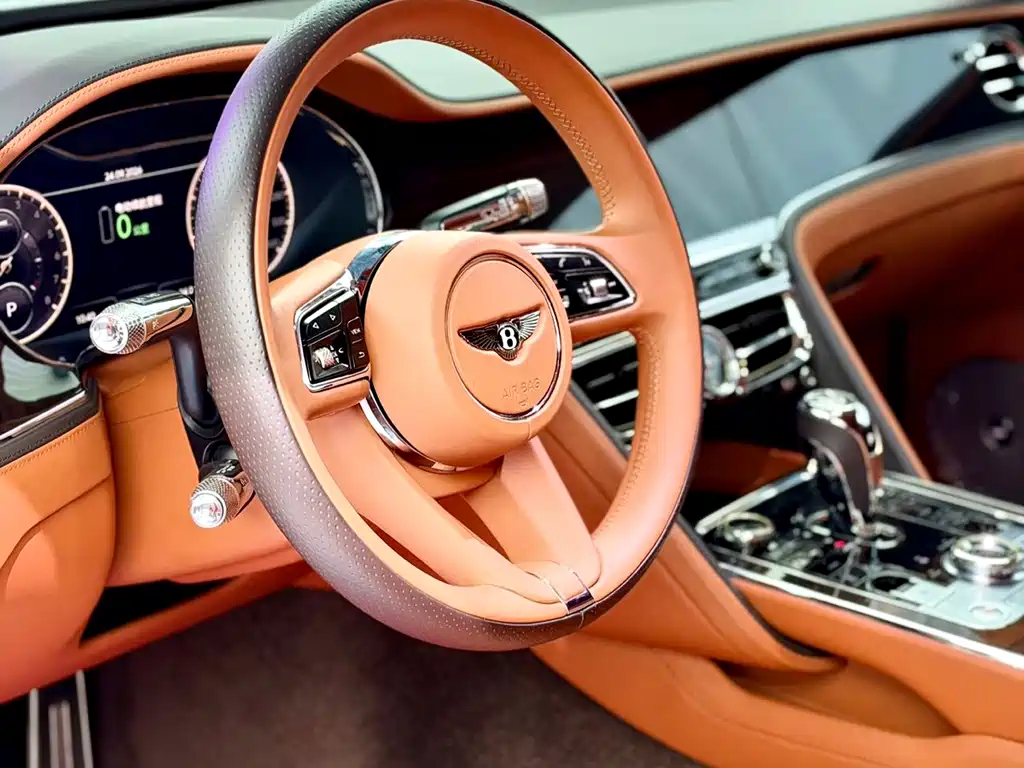 Bentley Flying Spur PHEV — фото 11