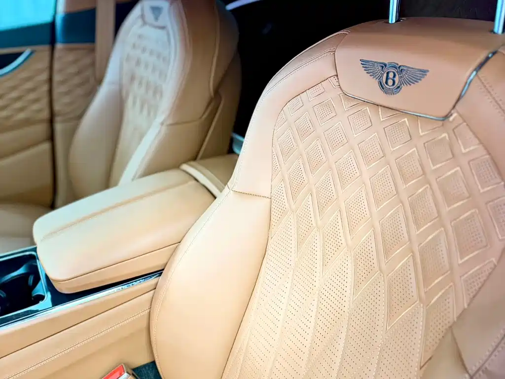 Bentley Flying Spur PHEV — фото 15