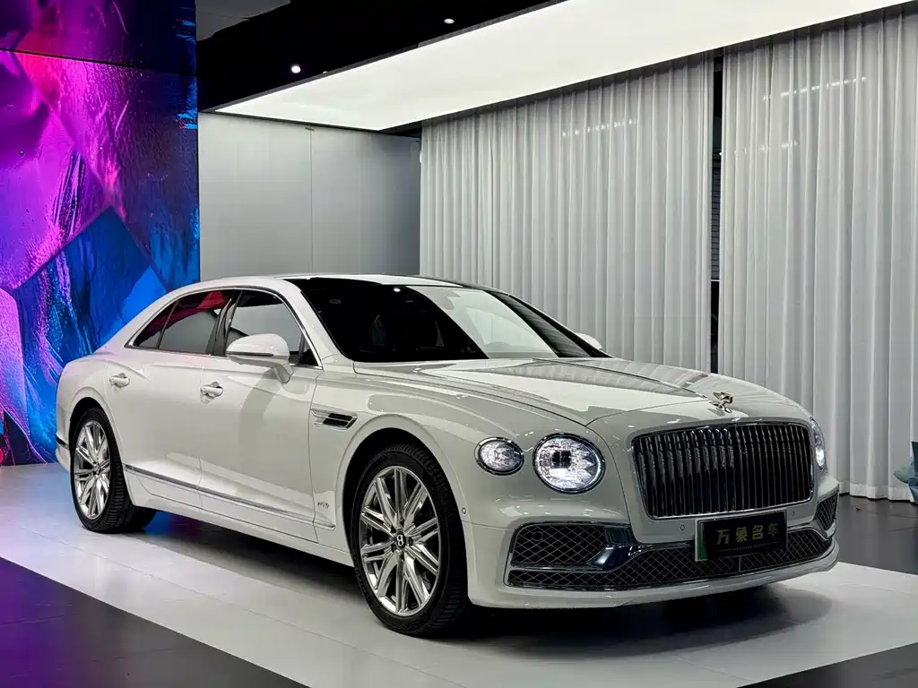 Bentley Flying Spur PHEV — фото 3
