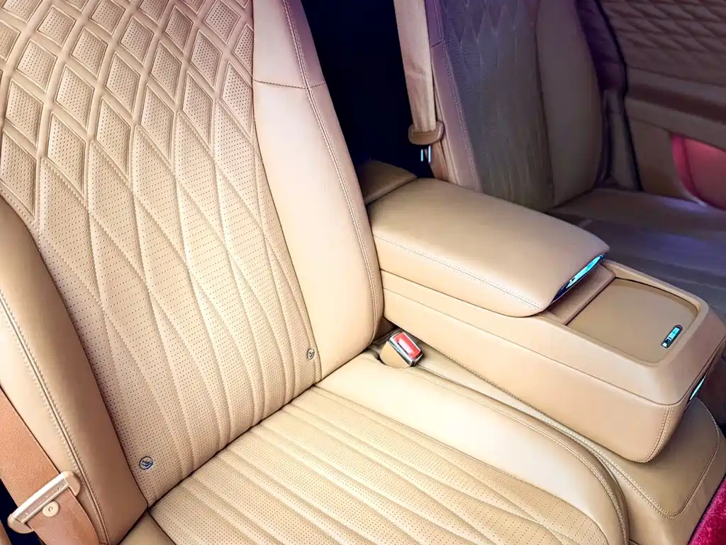 Bentley Flying Spur PHEV — фото 21