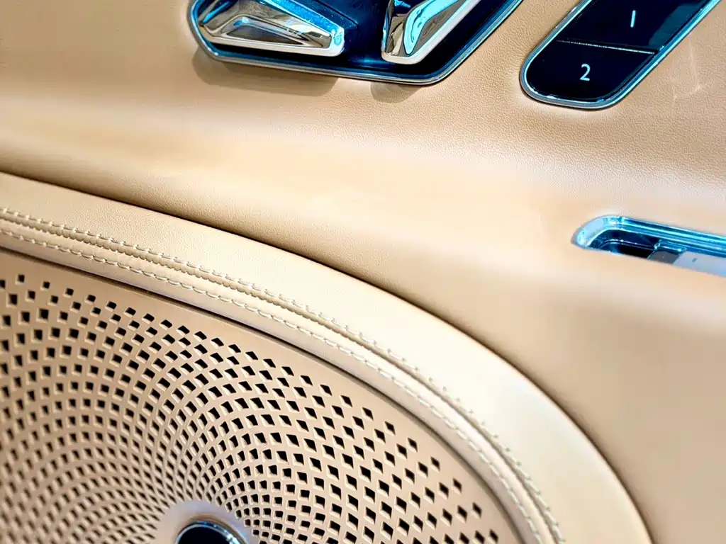 Bentley Flying Spur PHEV — фото 22