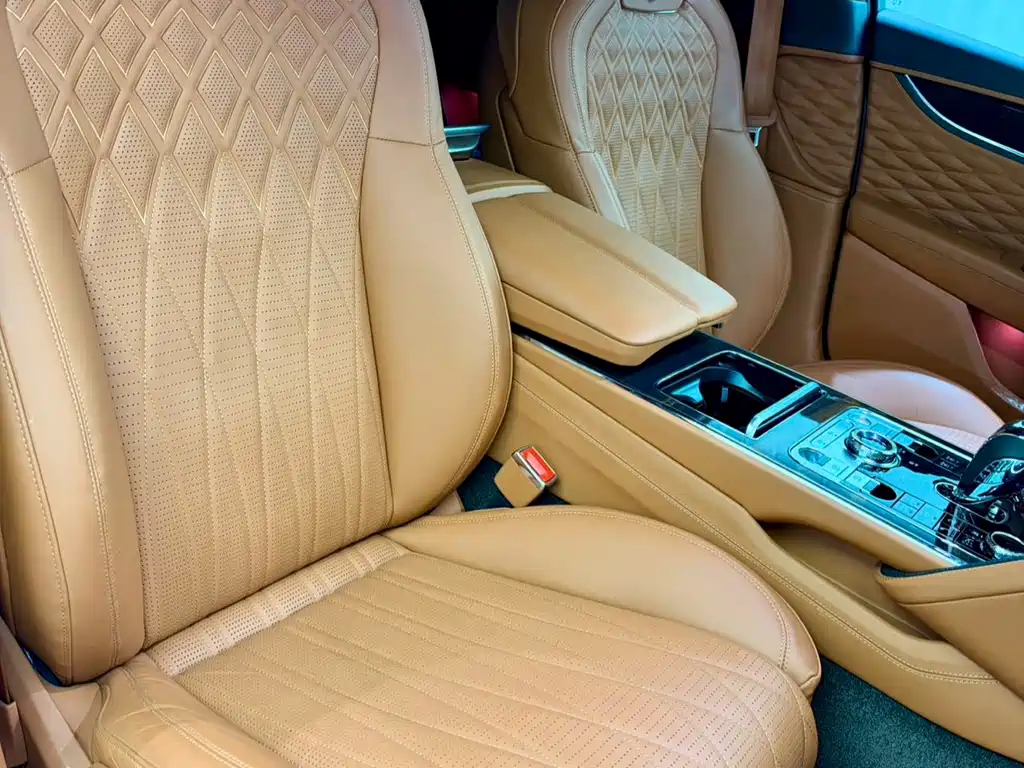 Bentley Flying Spur PHEV — фото 24